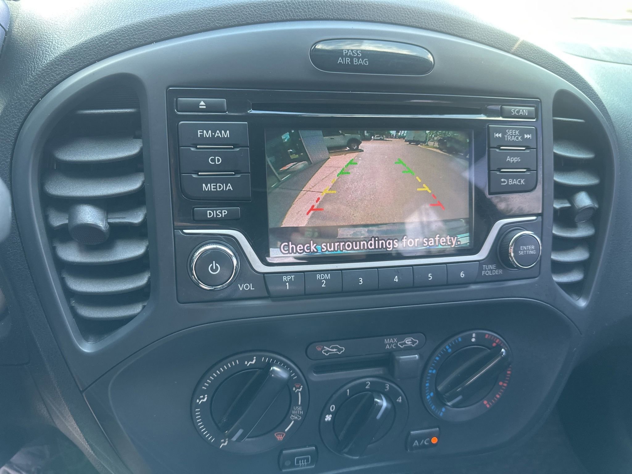 Used 2015 Nissan Juke S image 25