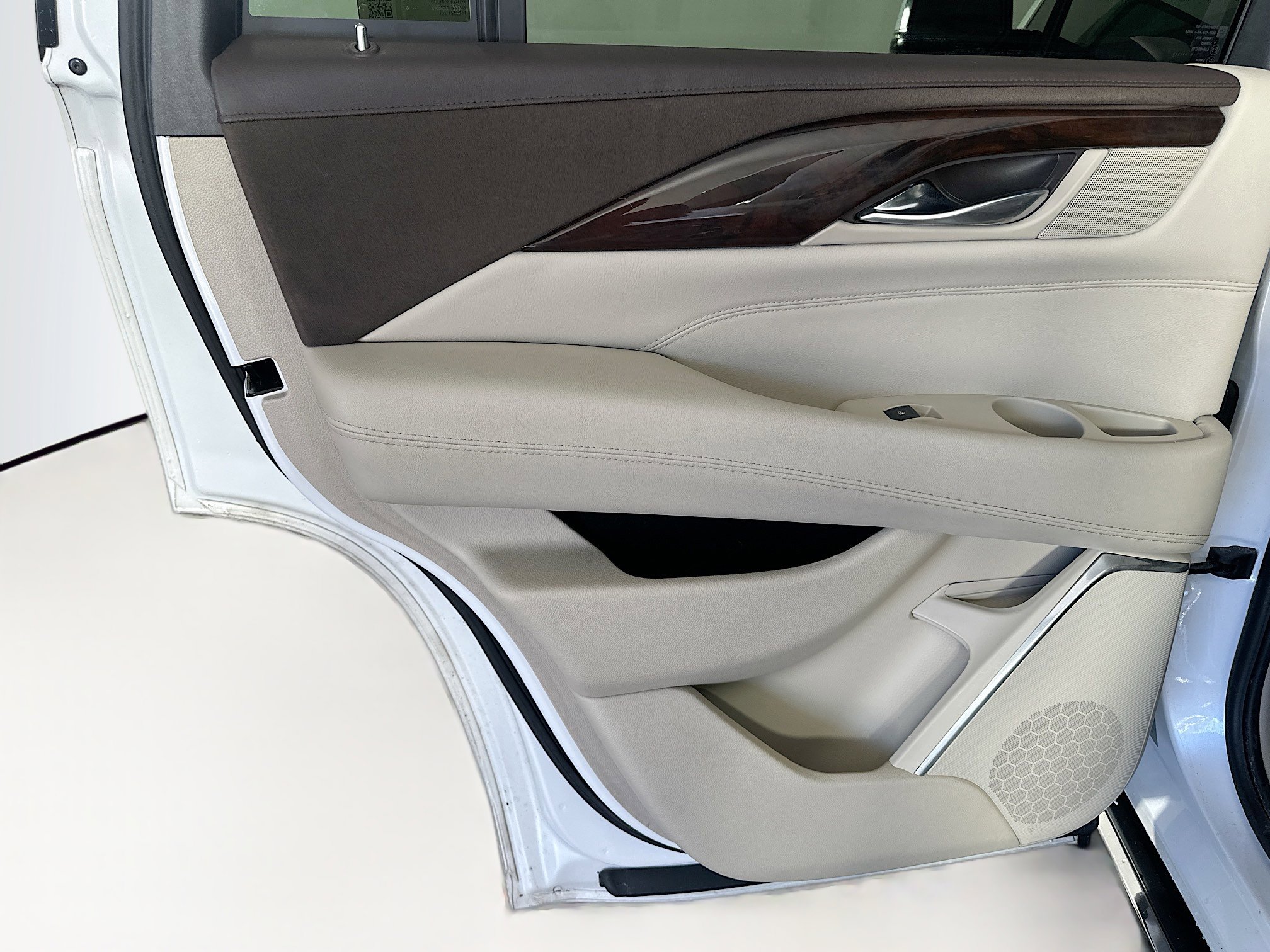 Used 2016 Cadillac Escalade Premium image 26