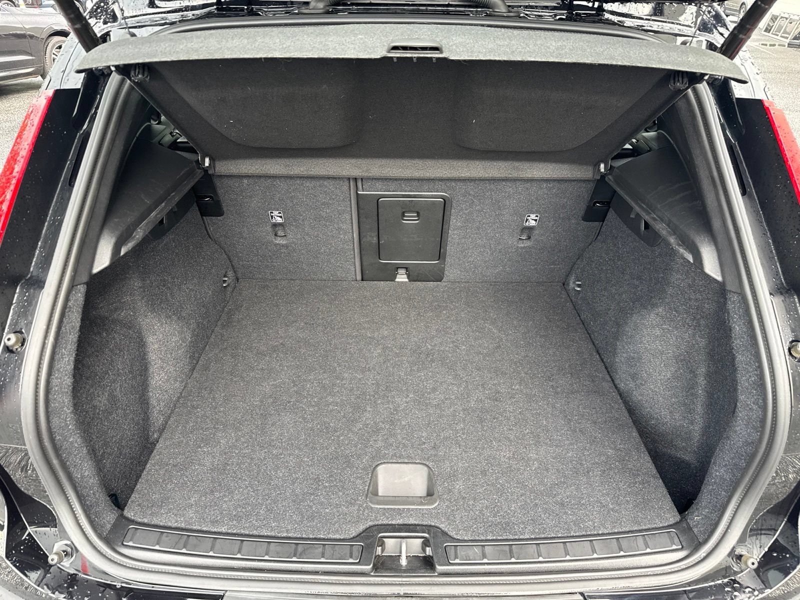 Used 2025 Volvo XC40 B5 Core AWD/4WD image 12