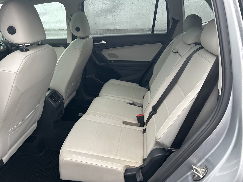 Used 2020 Volkswagen Tiguan SE w/ Panoramic Sunroof Package image 15