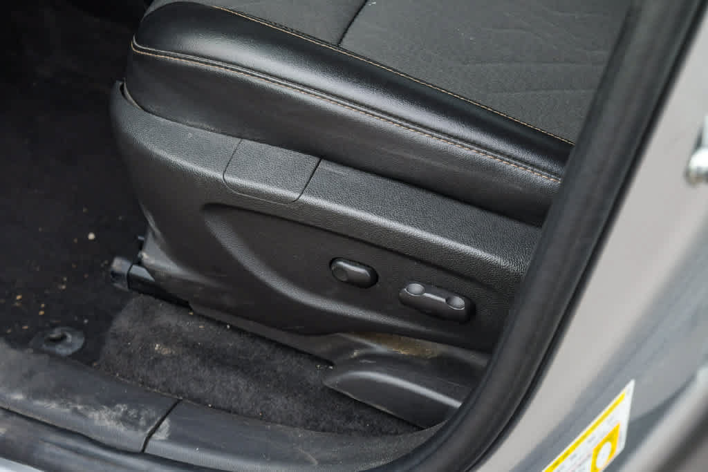 Used 2019 Chevrolet Trax LT w/ LT Convenience Package FWD image 25