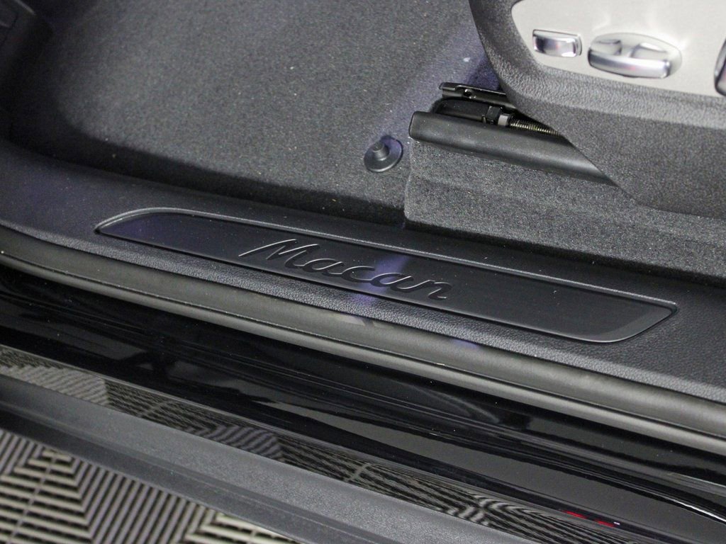 Certified 2026 Porsche Macan image 17