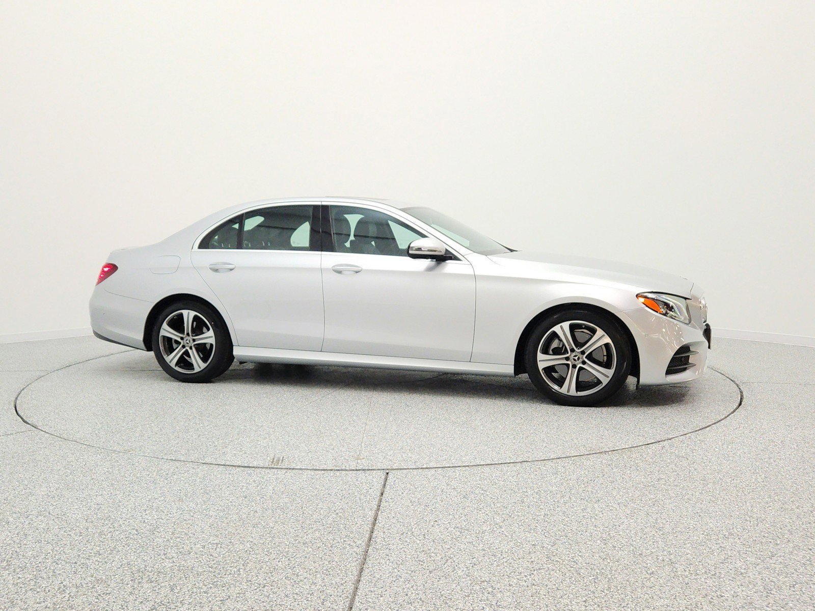 Used 2019 Mercedes-Benz E 300 image 4