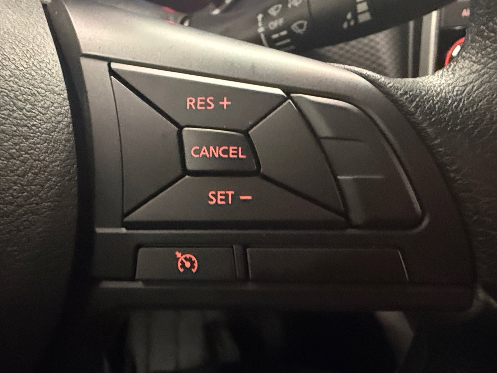 Used 2025 Nissan Kicks Play S image 32