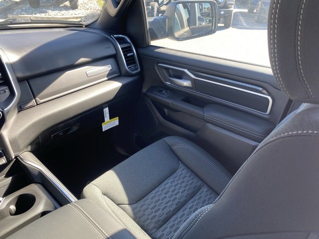 New 2026 RAM 1500 4x4 Crew Cab image 33