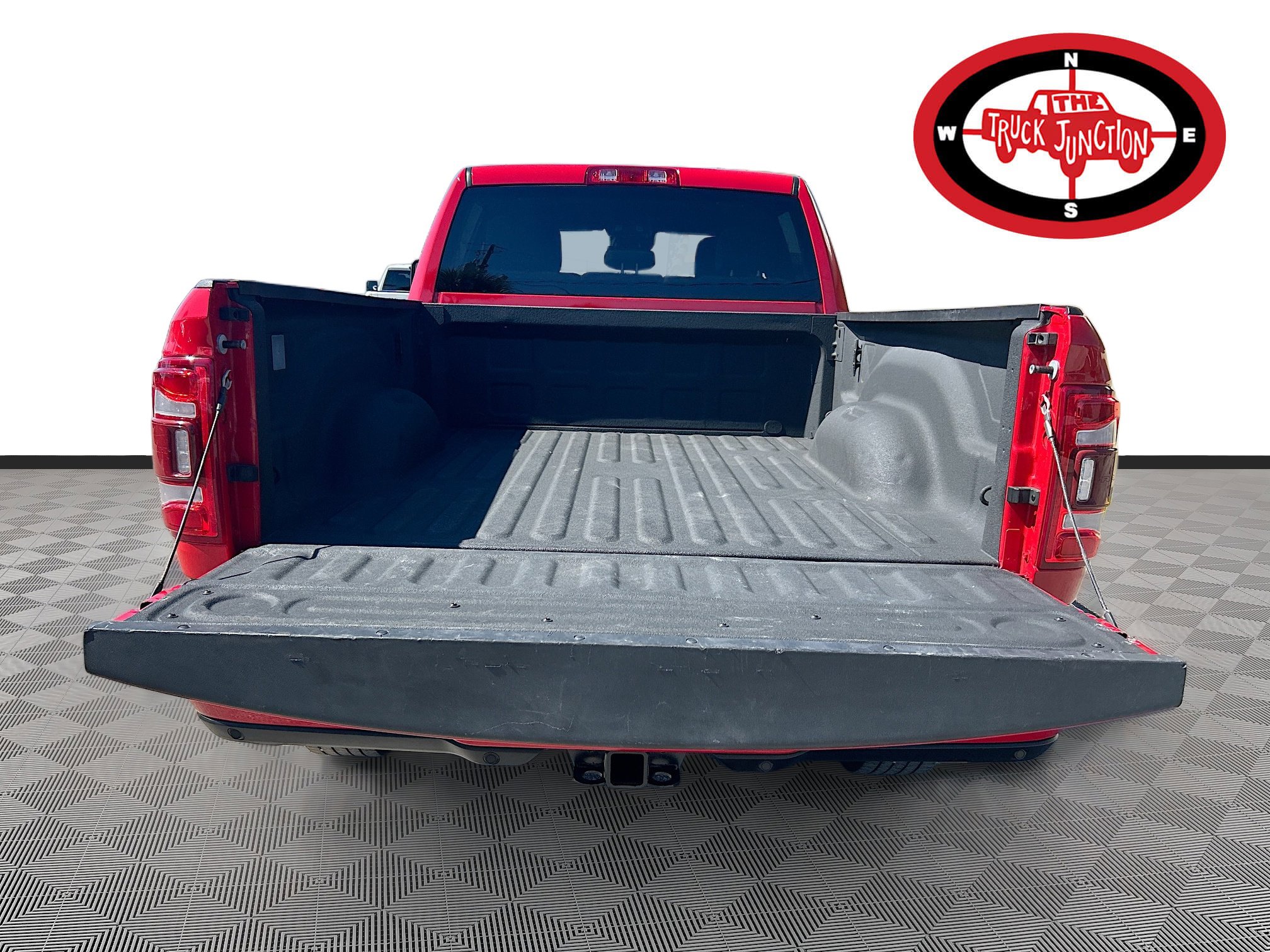 Used 2024 RAM 2500 Big Horn w/ Safety Group image 26