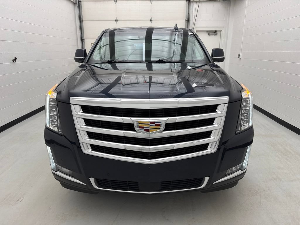 Used 2019 Cadillac Escalade Premium Luxury AWD/4WD image 2