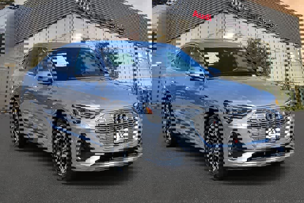 Used 2023 Audi e-tron Premium Plus w/ Premium Plus Package image 5