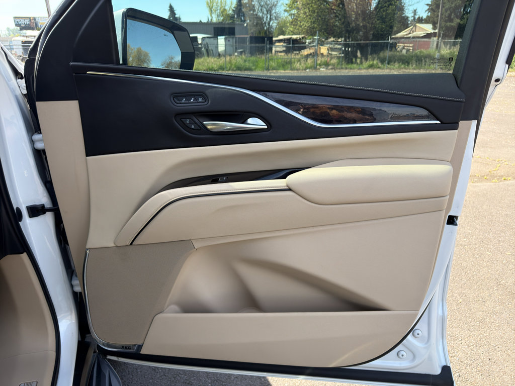 Used 2021 Cadillac Escalade ESV Premium Luxury AWD/4WD image 12