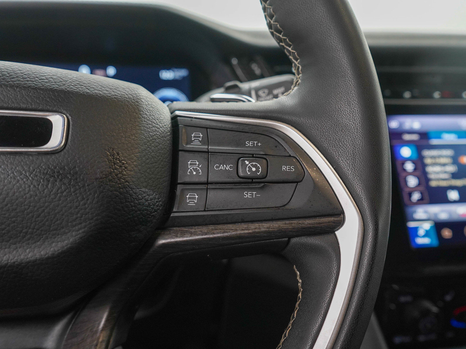 Used 2024 Jeep Grand Cherokee Limited AWD/4WD image 27