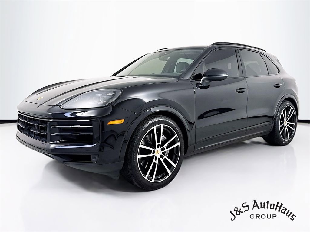 Used 2024 Porsche Cayenne w/ Premium Package image 3