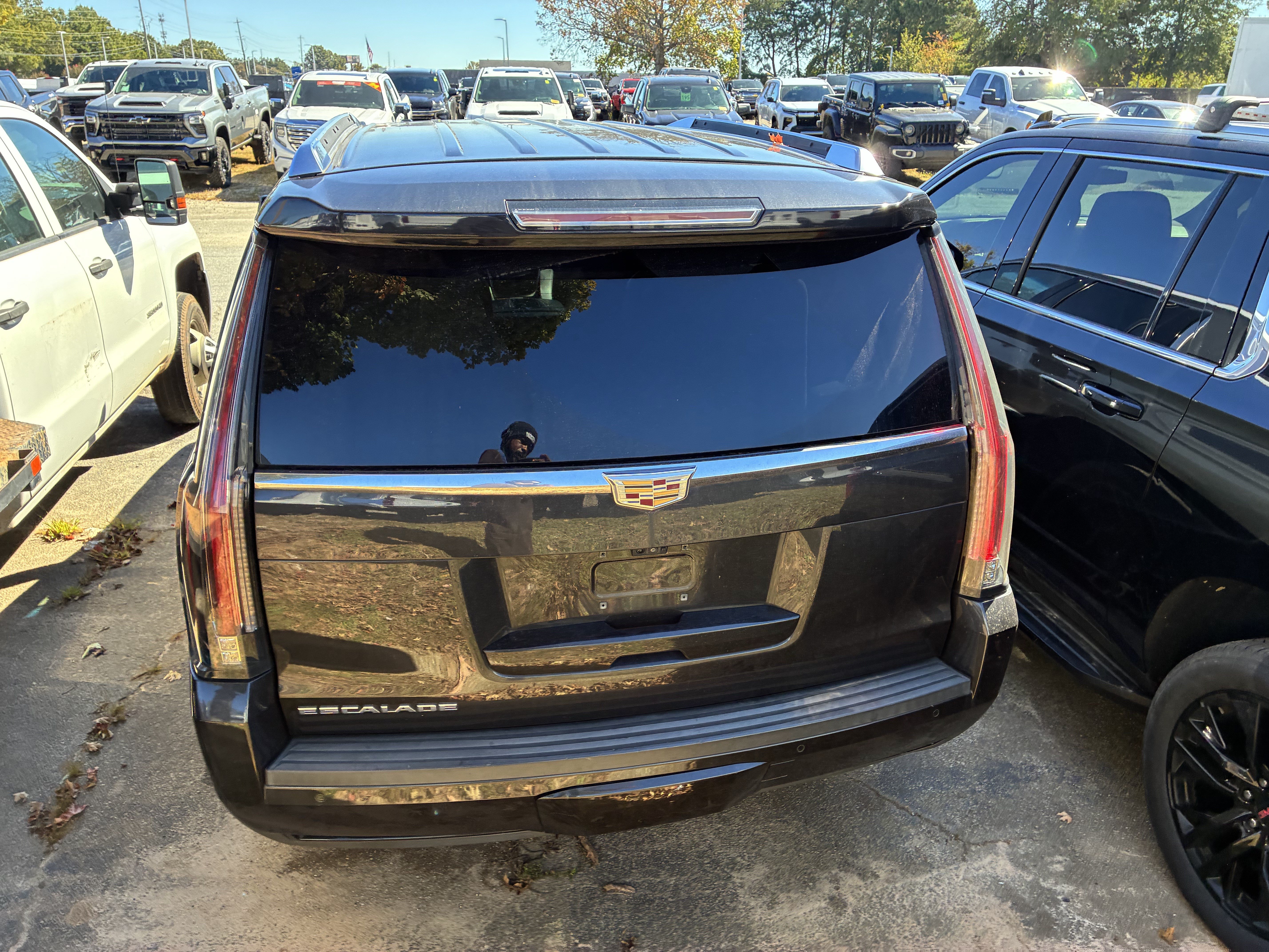Used 2019 Cadillac Escalade Luxury AWD/4WD image 7