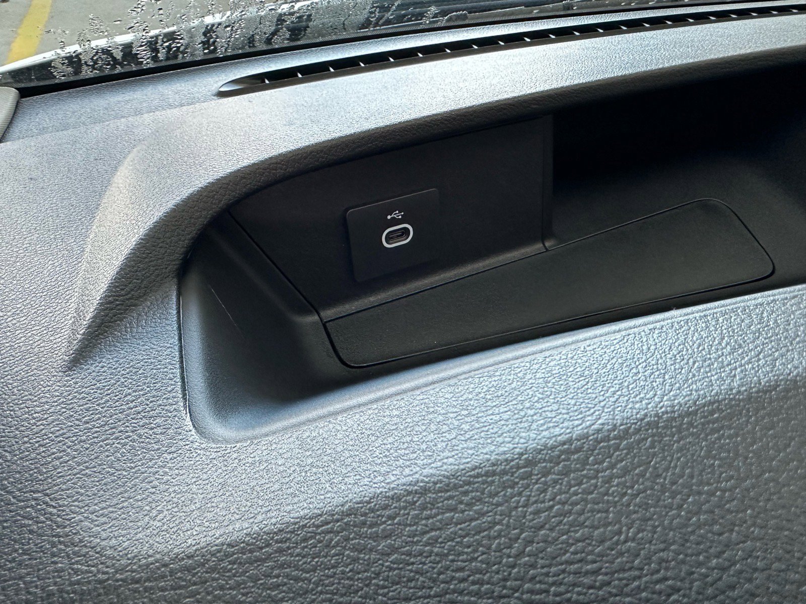 New 2026 Ford Transit 250 148 Medium Roof w/ Load Area Protection Package image 32