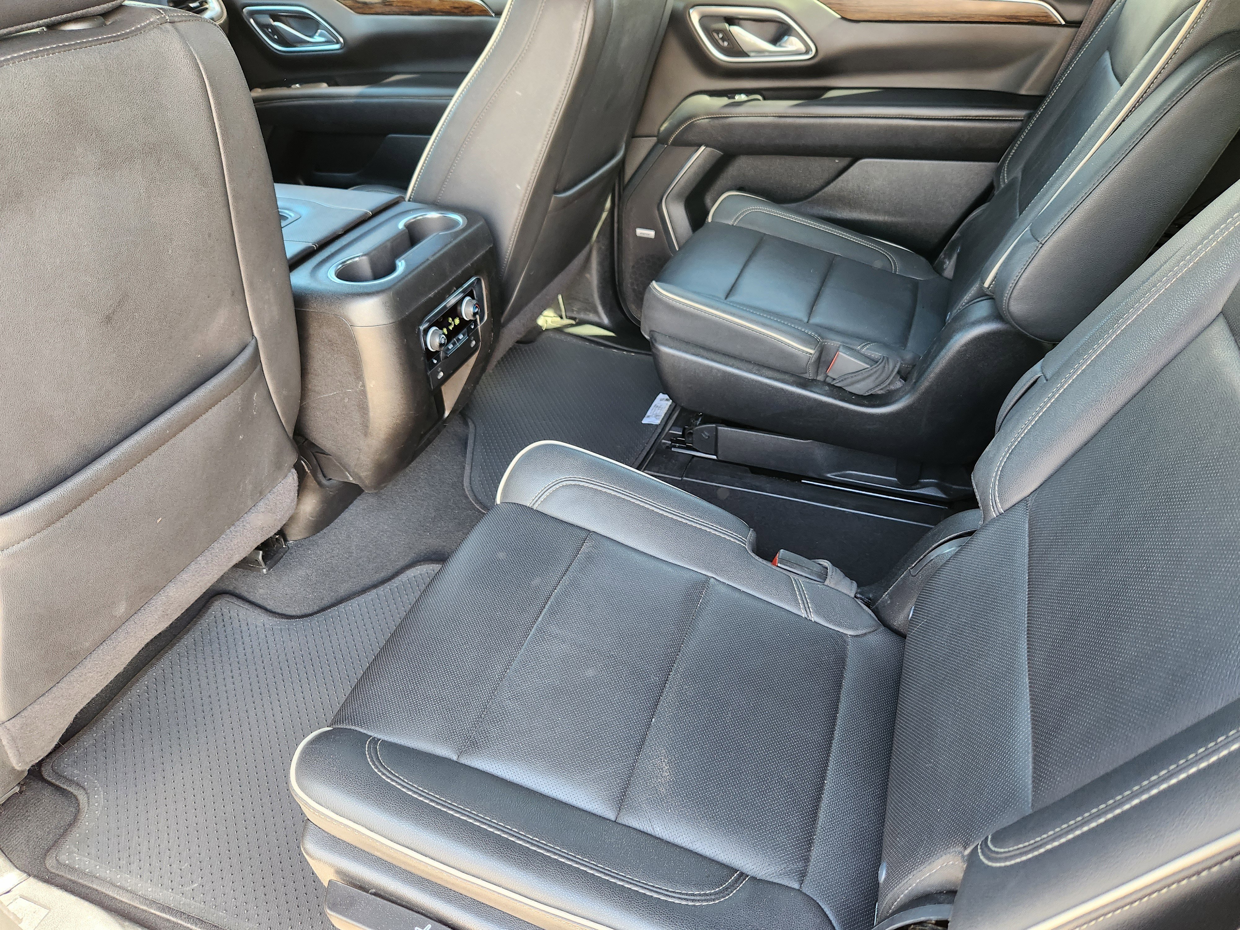 Used 2024 Chevrolet Tahoe Premier AWD/4WD image 17