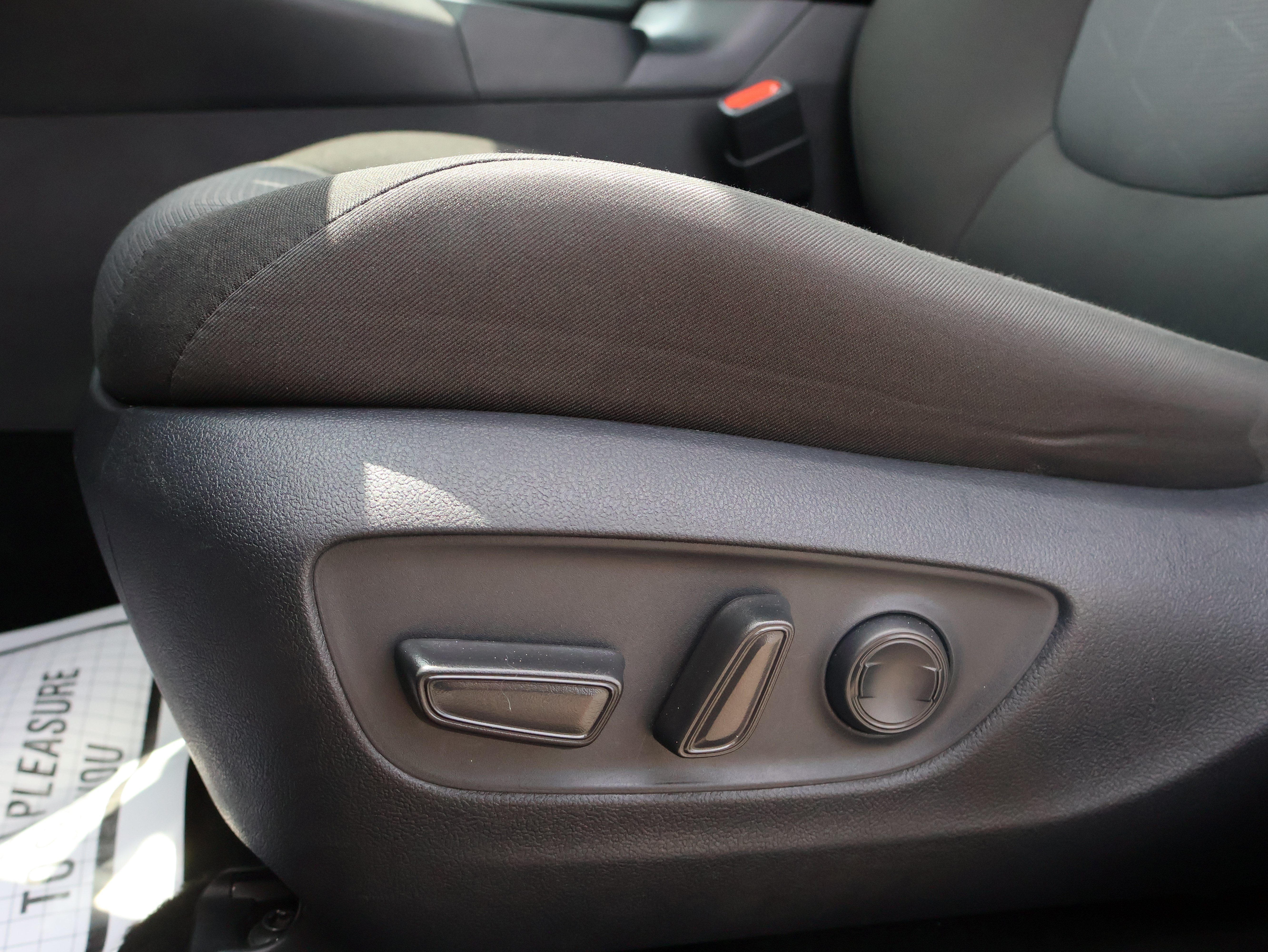 Used 2025 Toyota RAV4 XLE AWD/4WD image 22