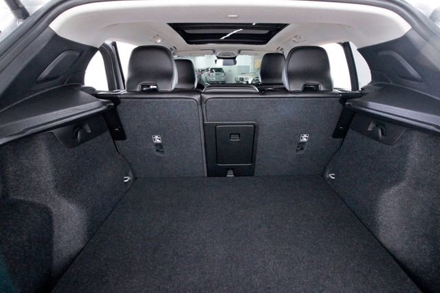 Certified 2025 Volvo XC40 B5 Plus image 23