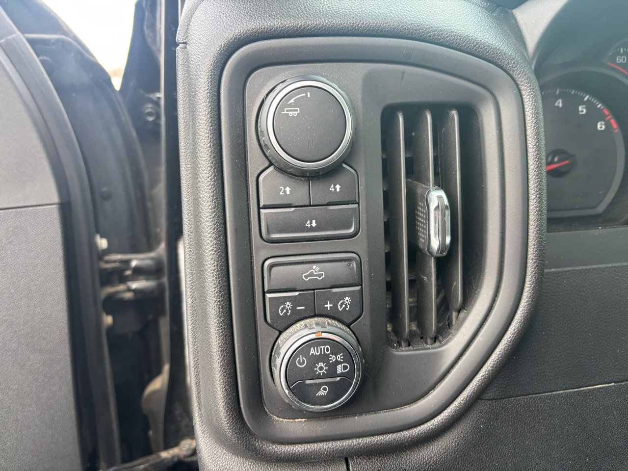 Used 2020 Chevrolet Silverado 2500 Custom w/ Custom Value Package image 14