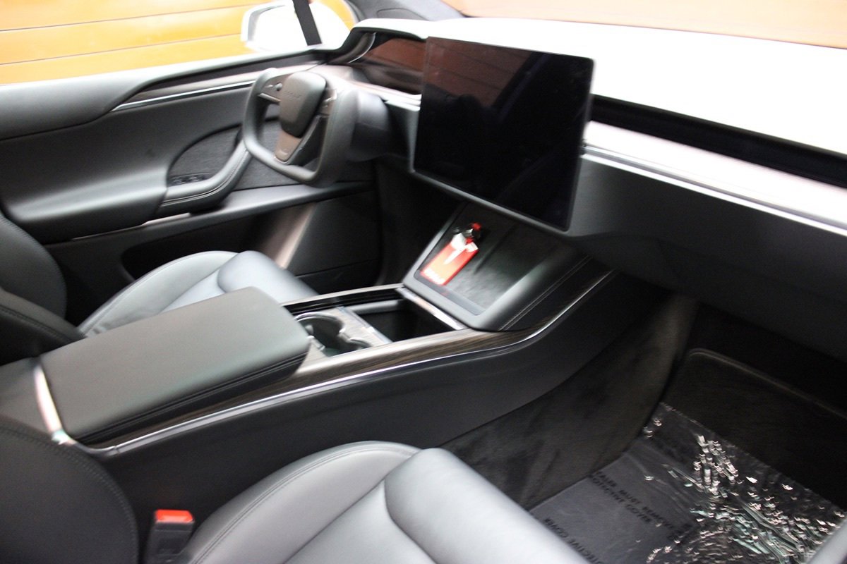 Used 2023 Tesla Model X 7 Seater AWD Driving Com 4 image 21