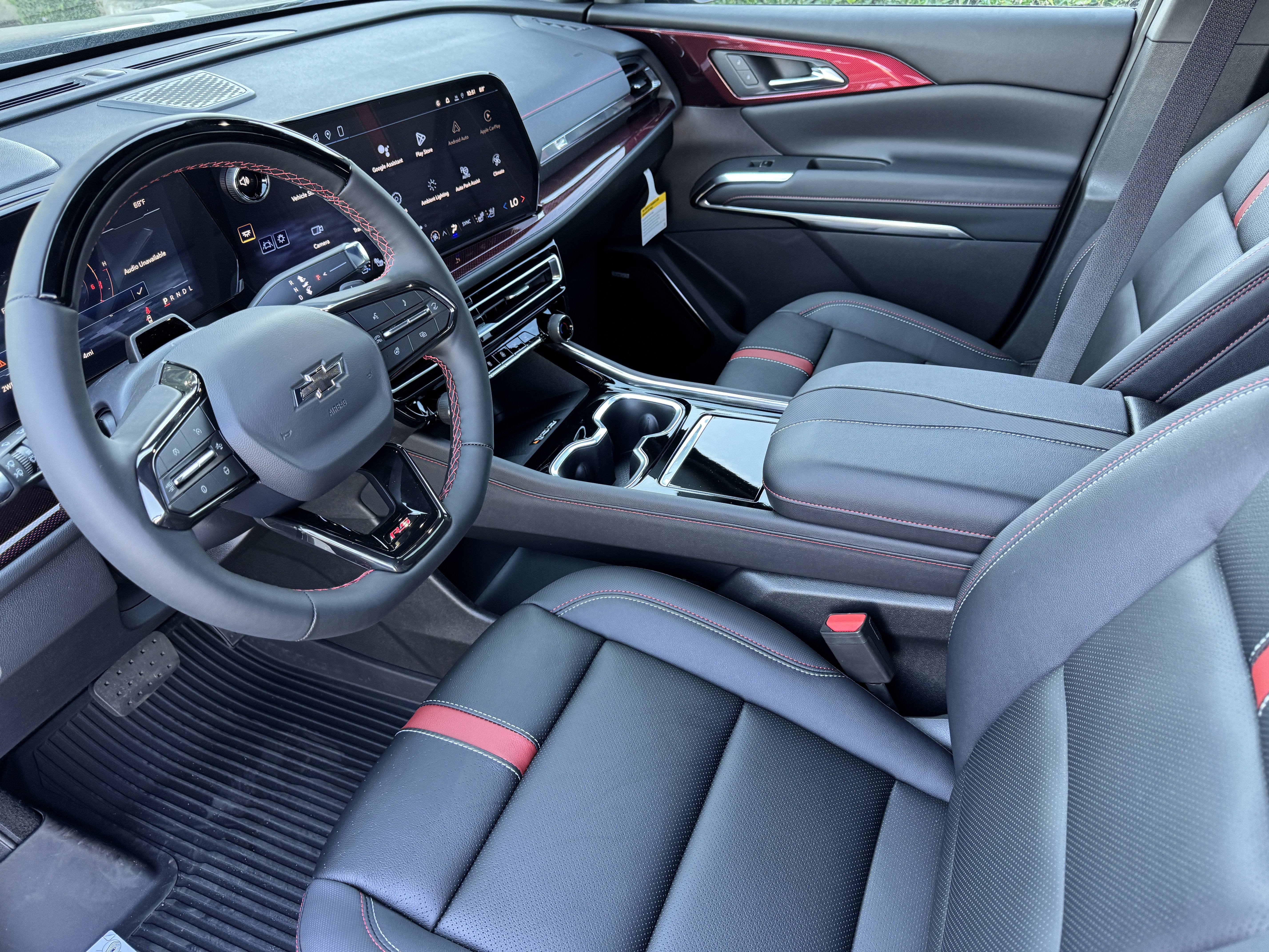 New 2026 Chevrolet Traverse RS w/ LPO, Floor Liner Package AWD/4WD image 9