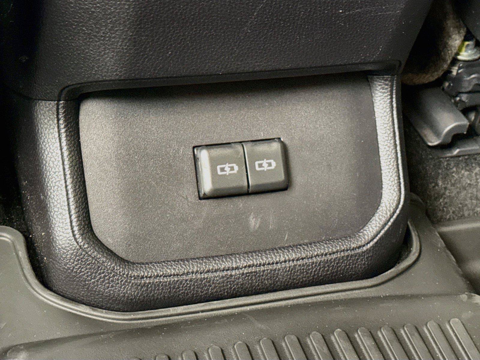 Certified 2025 Toyota Highlander XLE FWD image 40