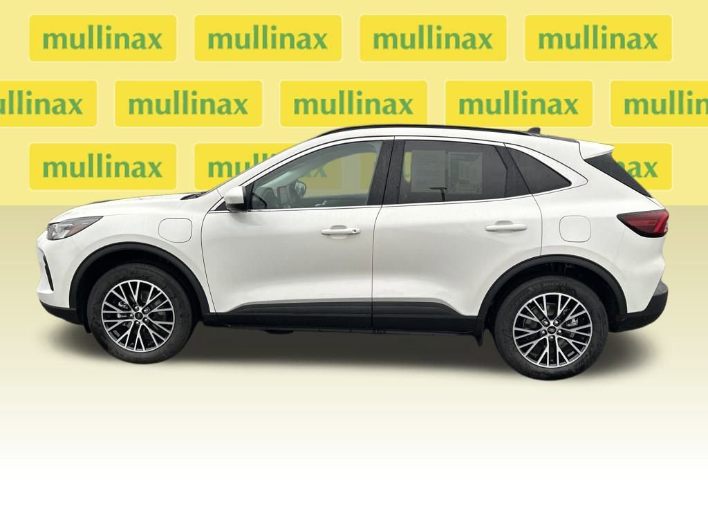 Used 2025 Ford Escape SE w/ Class II Trailer Tow Package image 11