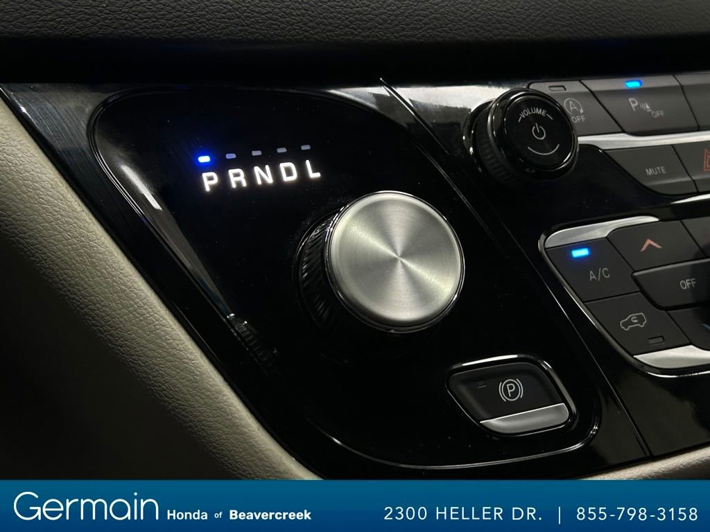 Used 2023 Chrysler Pacifica Touring-L image 27