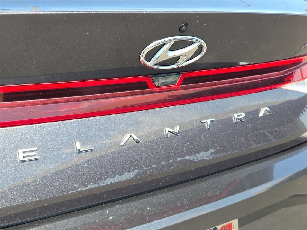 Used 2022 Hyundai Elantra SE w/ Cargo Package FWD image 20