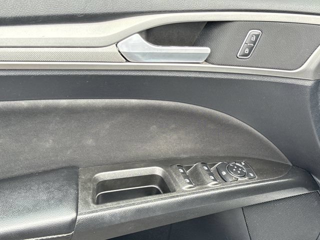 Used 2020 Ford Fusion SE FWD image 16
