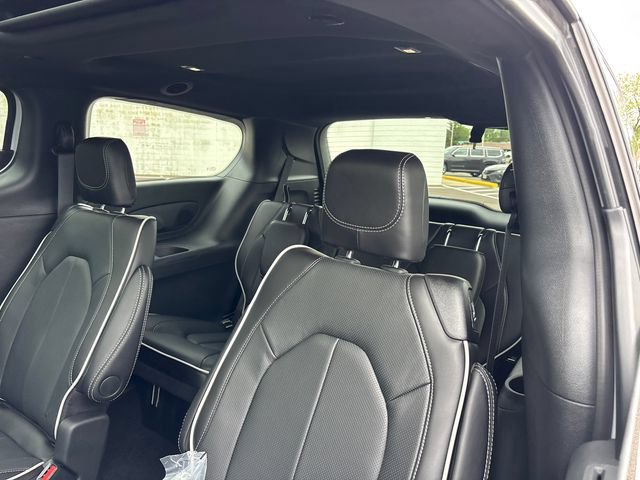 New 2027 Chrysler Pacifica Limited w/ S Appearance Package AWD/4WD image 9