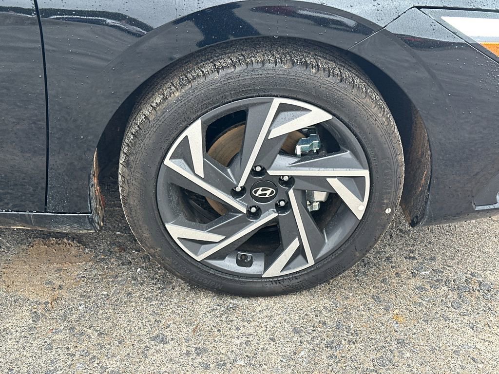 New 2025 Hyundai Elantra Sport image 12