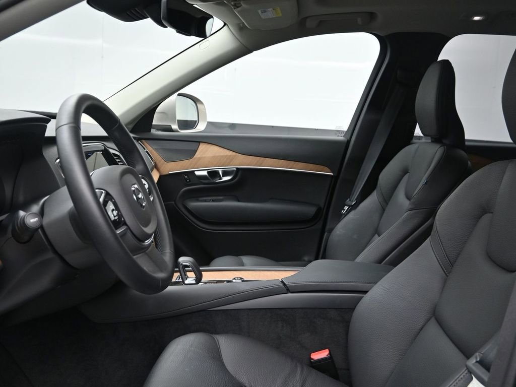 Used 2025 Volvo XC90 T8 Plus w/ Protection Package Premier image 11