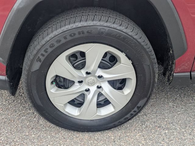 Used 2019 Toyota RAV4 LE FWD image 10