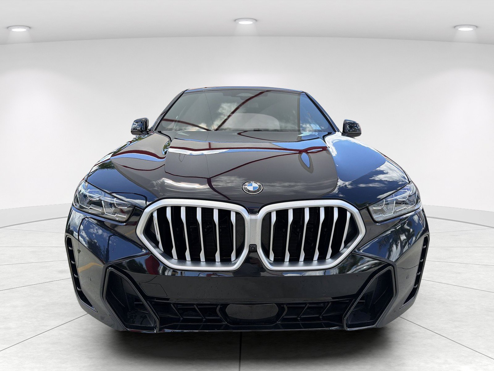 Certified 2026 BMW X6 xDrive40i AWD/4WD image 2