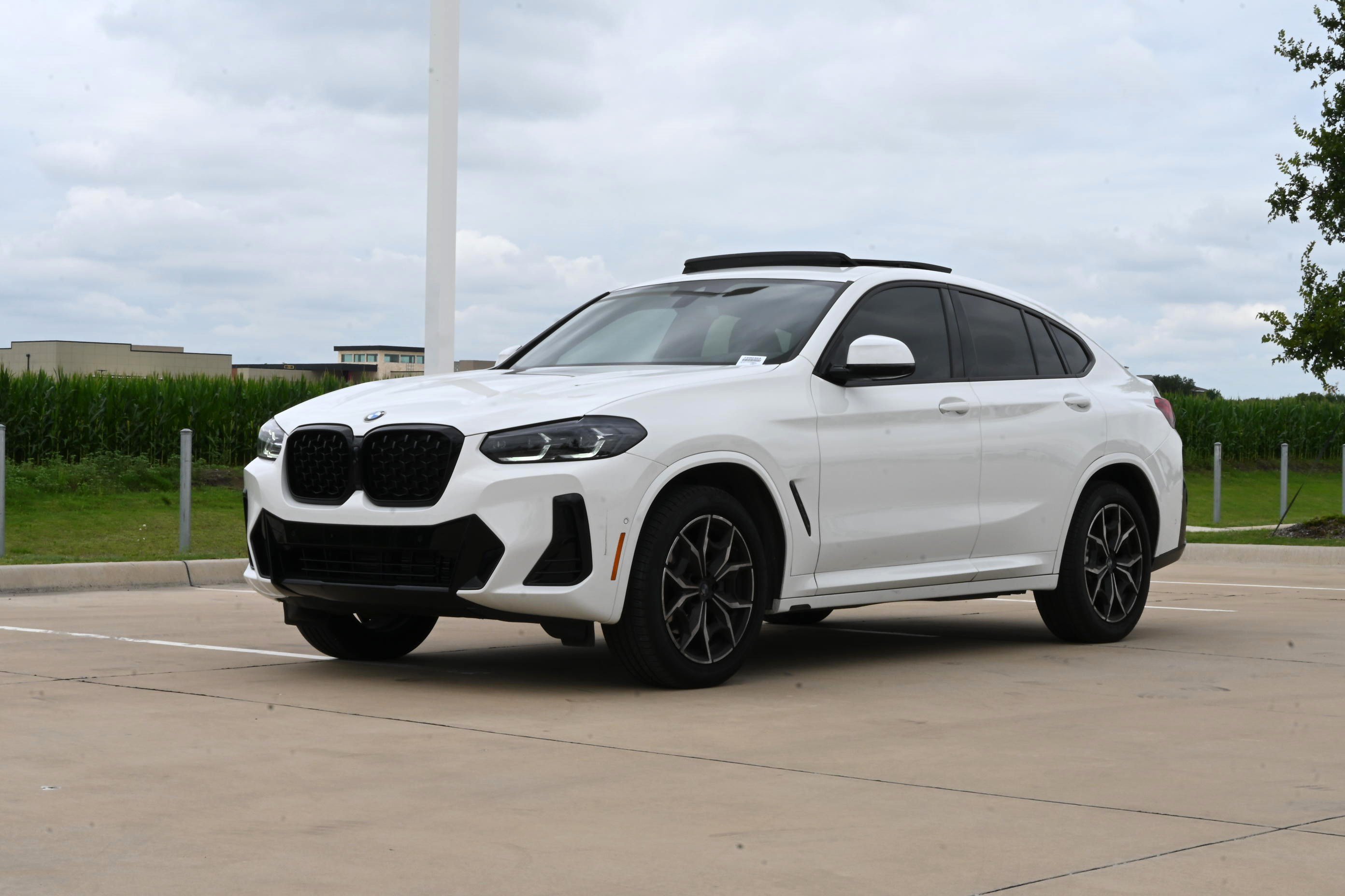 Certified 2025 BMW X4 xDrive30i w/ Premium Package AWD/4WD image 5