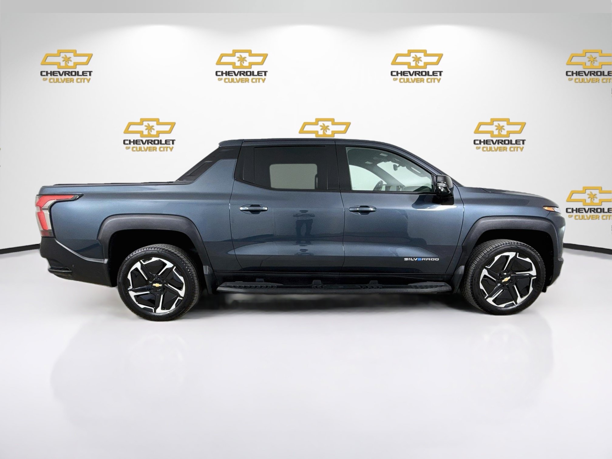 Used 2026 Chevrolet Silverado EV LT AWD/4WD image 9