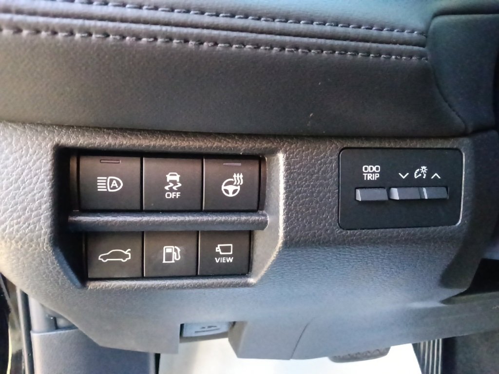 Used 2021 Toyota Avalon Limited image 17