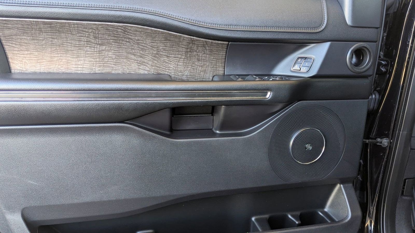 Used 2019 Ford Expedition Limited w/ Equipment Group 301A image 12