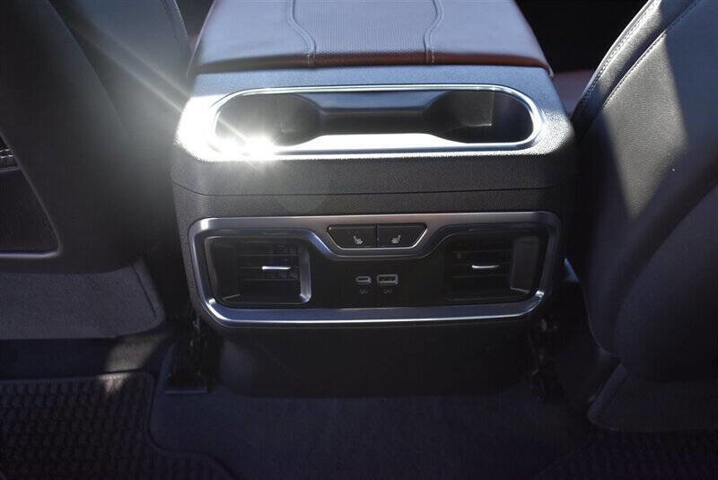 Used 2025 GMC Sierra 3500 Denali Ultimate image 26