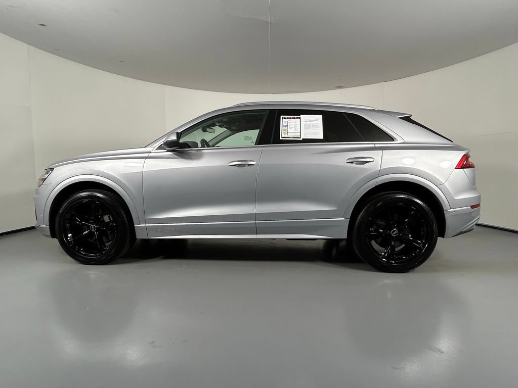 Used 2022 Audi Q8 Premium w/ Convenience Package AWD/4WD image 4