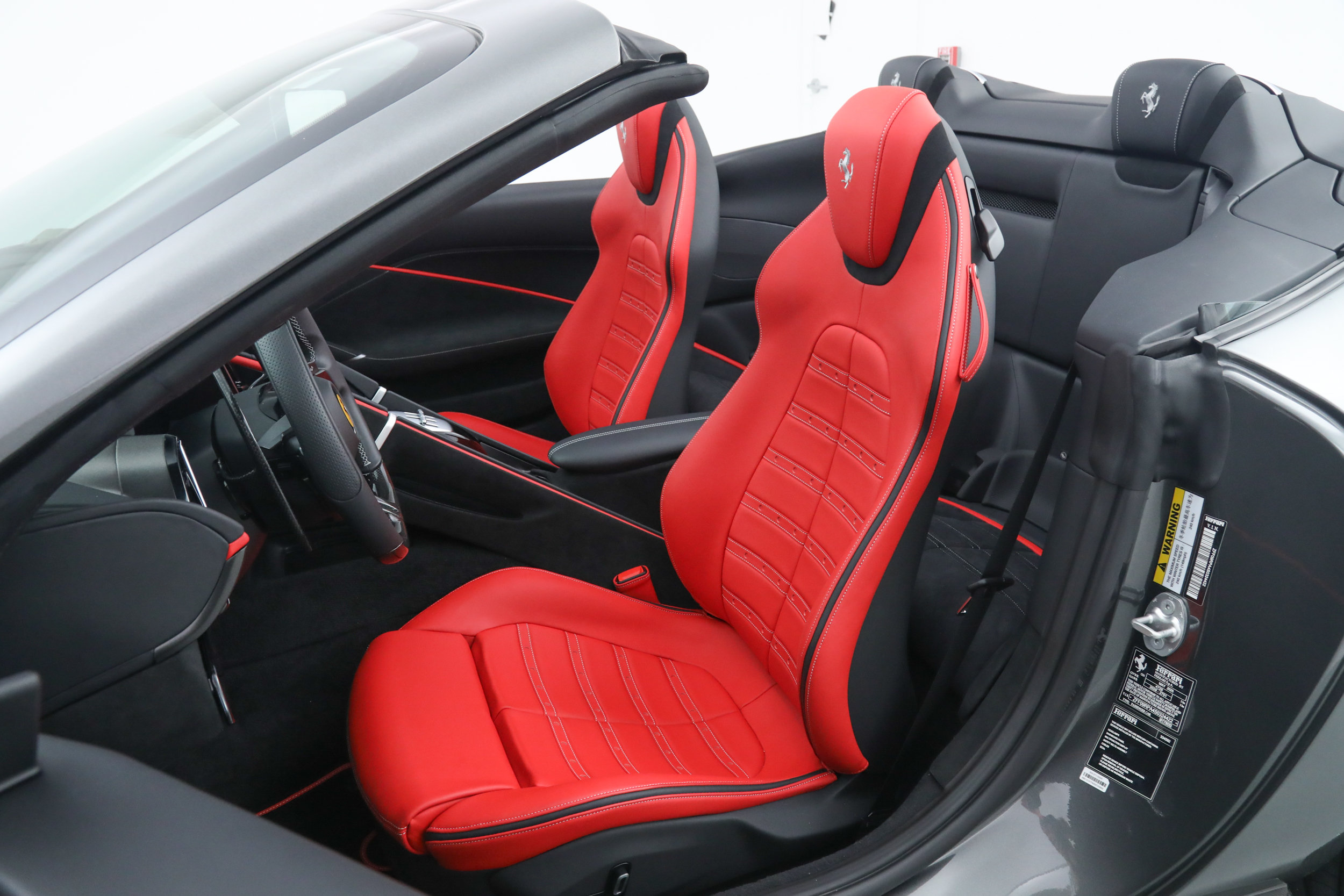 Certified 2025 Ferrari Roma Spider RWD image 5