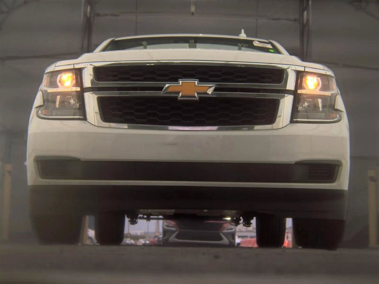 Used 2015 Chevrolet Suburban LT RWD image 3