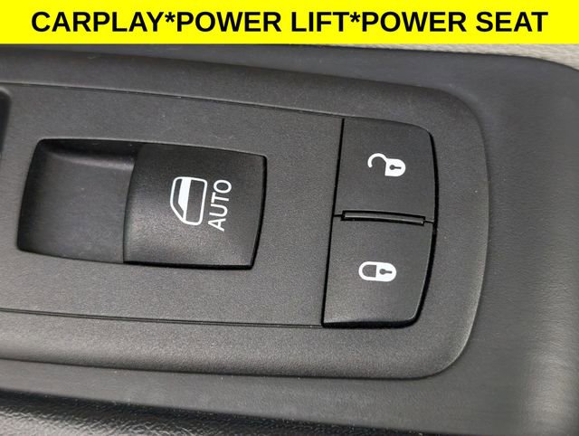 Used 2022 Chrysler Voyager LX image 33