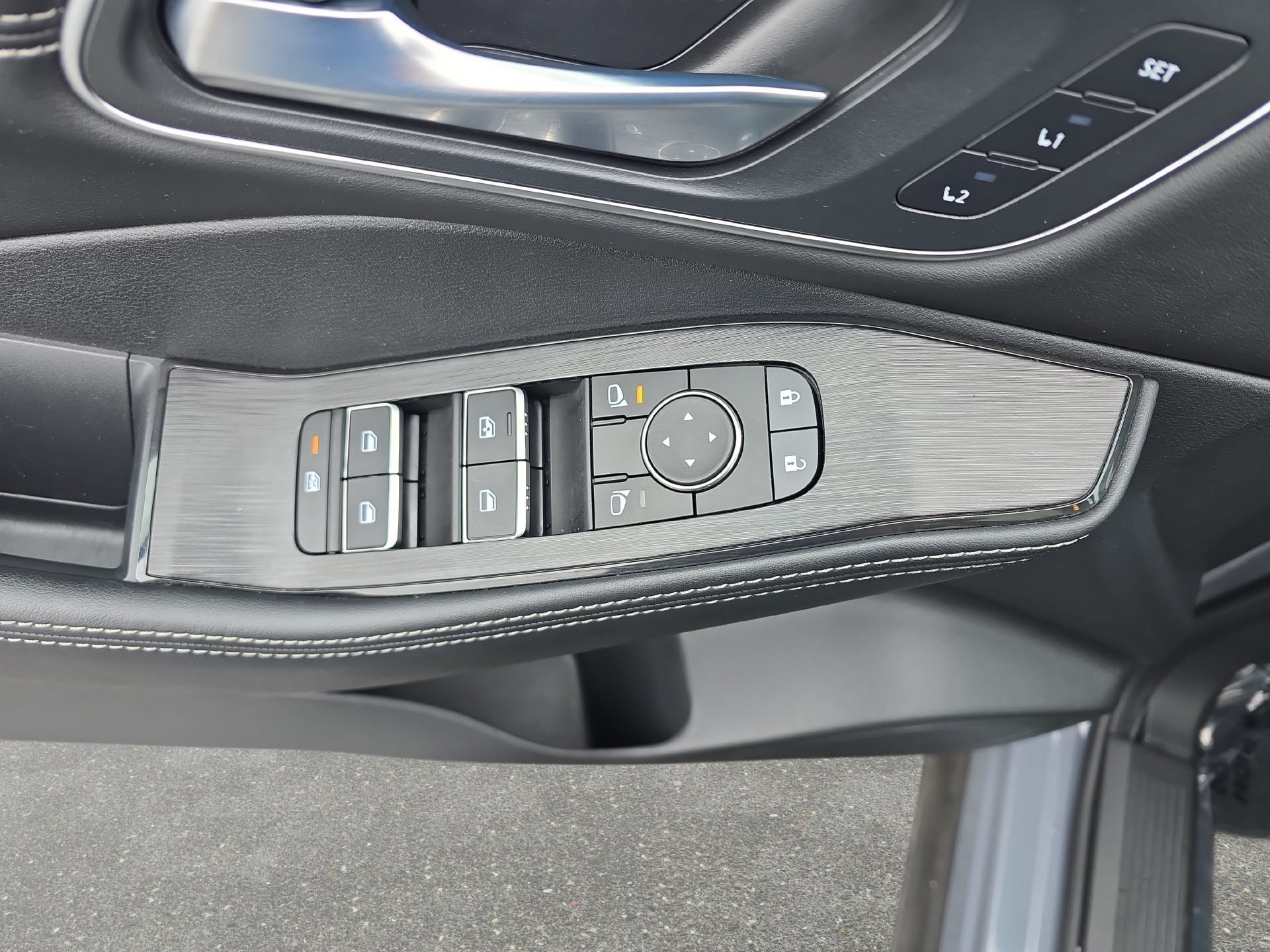 Used 2025 Nissan Rogue Platinum FWD image 27