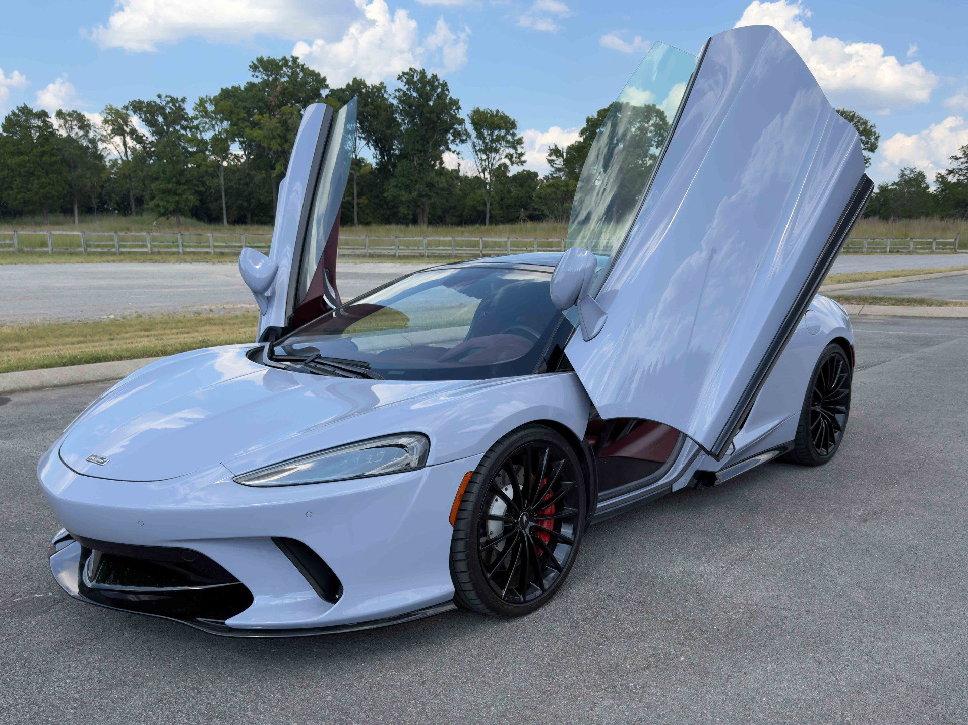Used 2020 McLaren GT RWD image 2