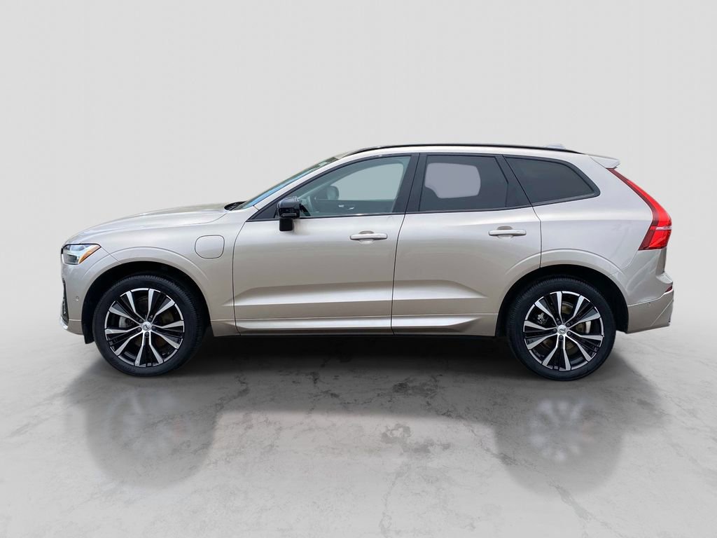 Used 2023 Volvo XC60 T8 Plus AWD/4WD image 2