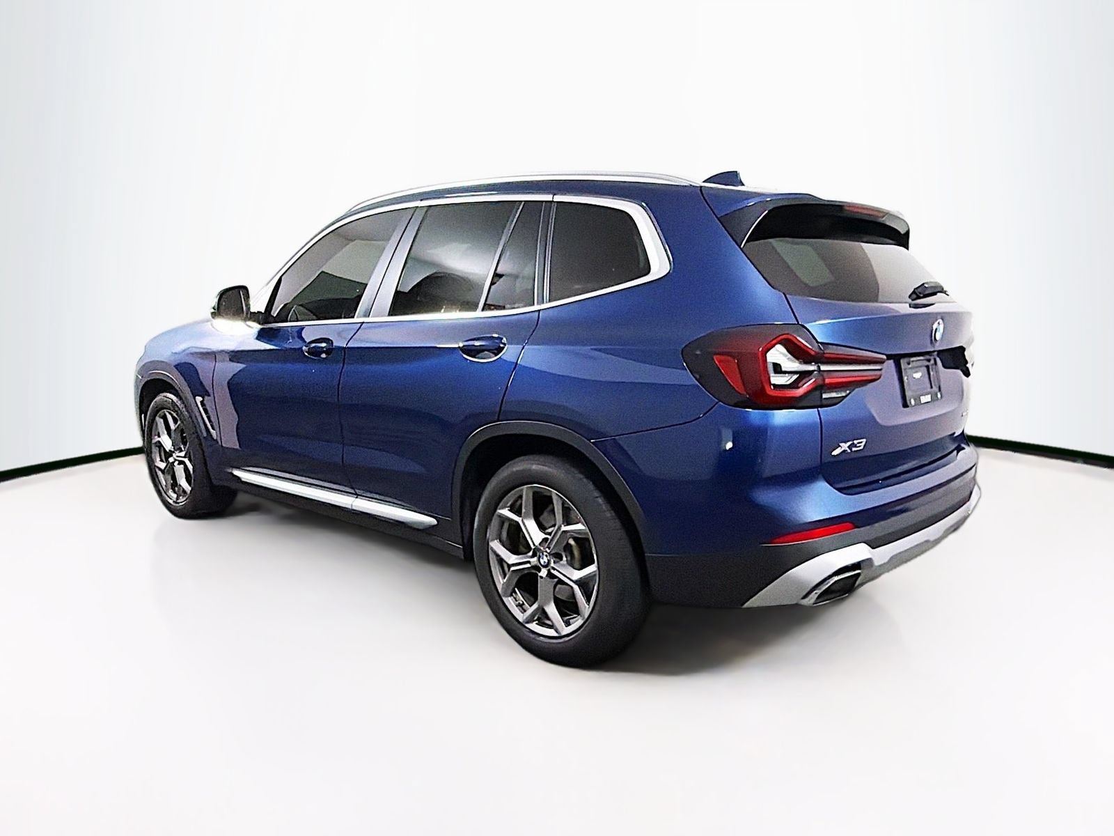 Used 2023 BMW X3 xDrive30i w/ Premium Package w/ZPA AWD/4WD image 5