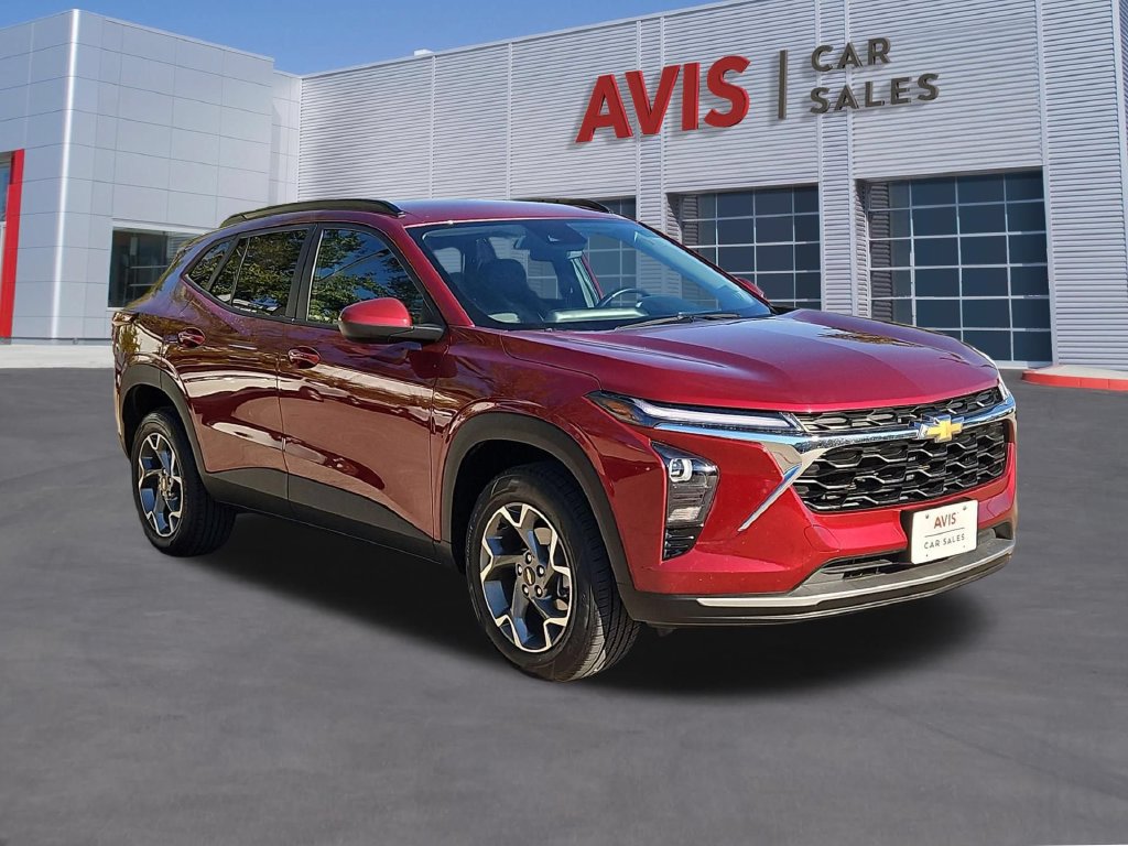 Used 2025 Chevrolet Trax LT w/ LT Convenience Package FWD image 3