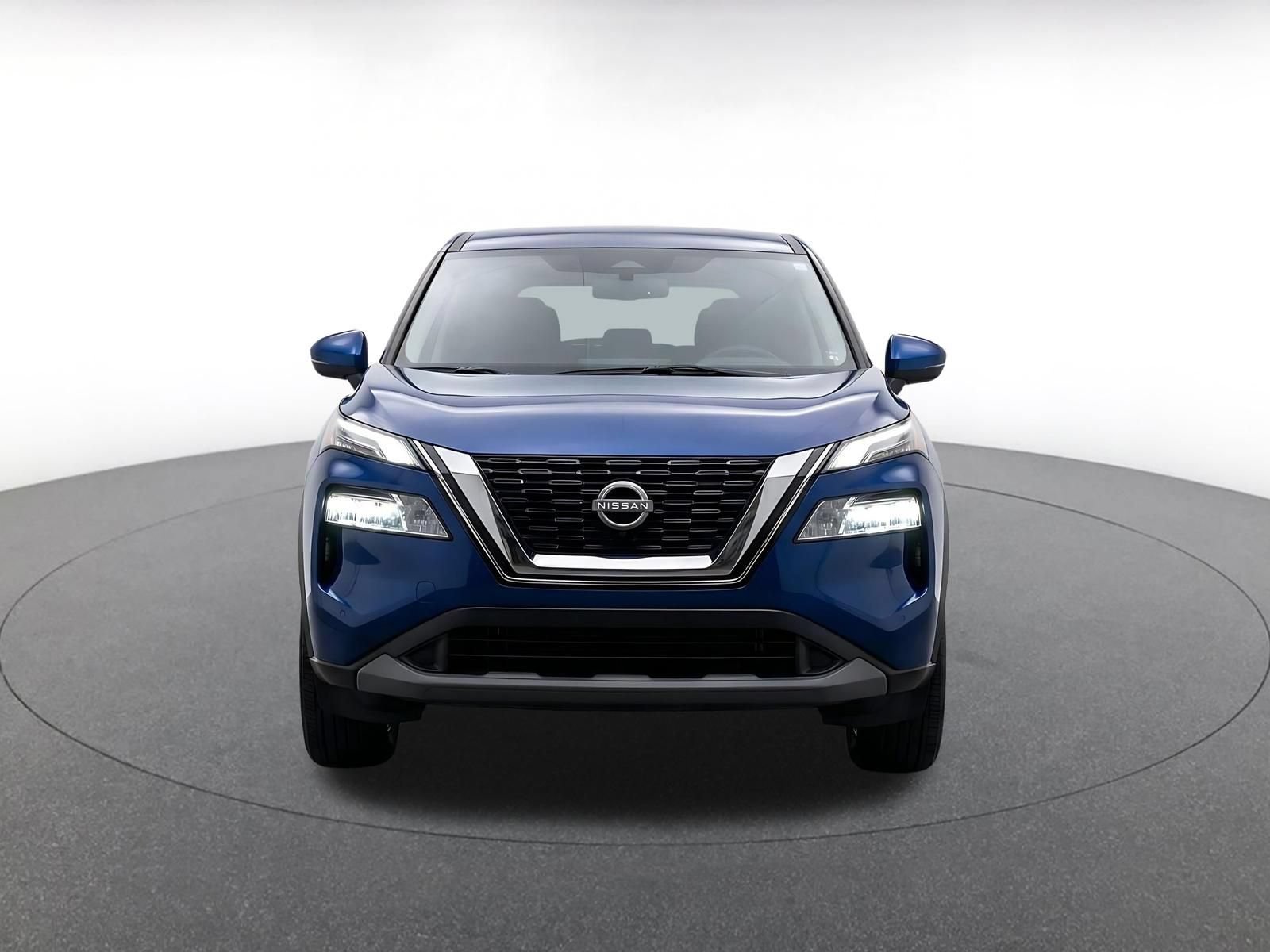 Used 2025 Nissan Rogue SV FWD image 2