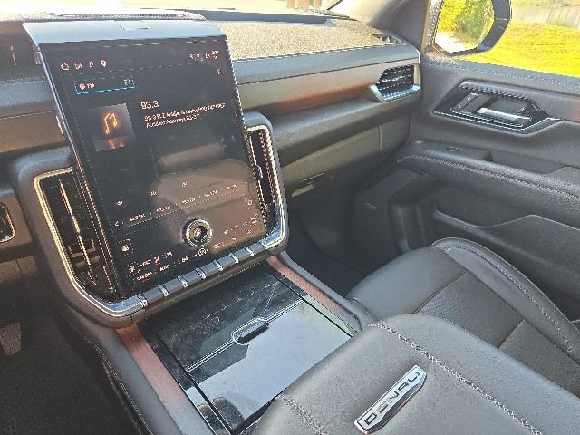 Used 2025 GMC Yukon Denali AWD/4WD image 15