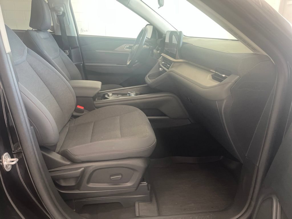 Used 2025 Ford Explorer Active AWD/4WD image 40